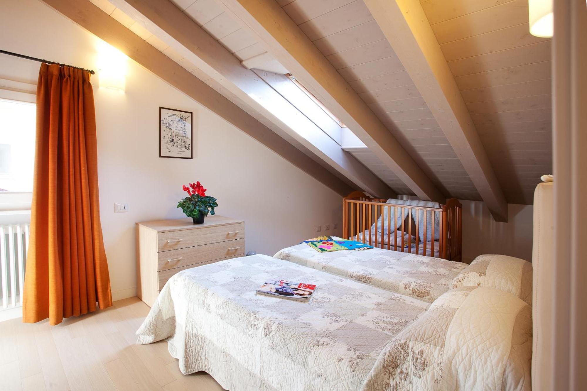 4 Village Centre Lenno Homes With Pool-By Italian Apartments Rum bild