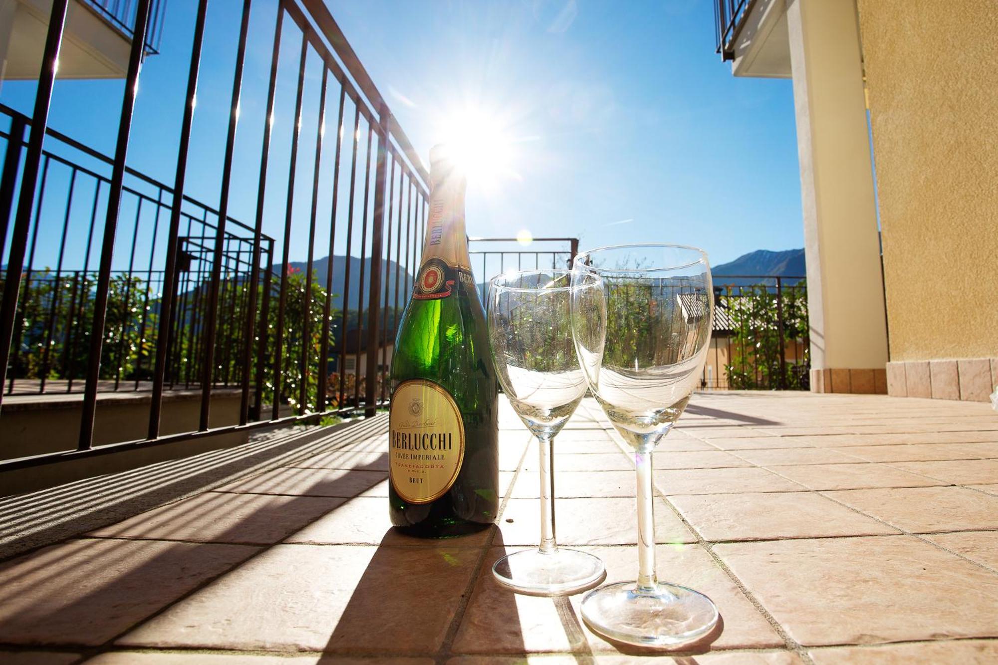 4 Village Centre Lenno Homes With Pool-By Italian Apartments Terraze, Spese, Sopra Spese, Spese II Rum bild