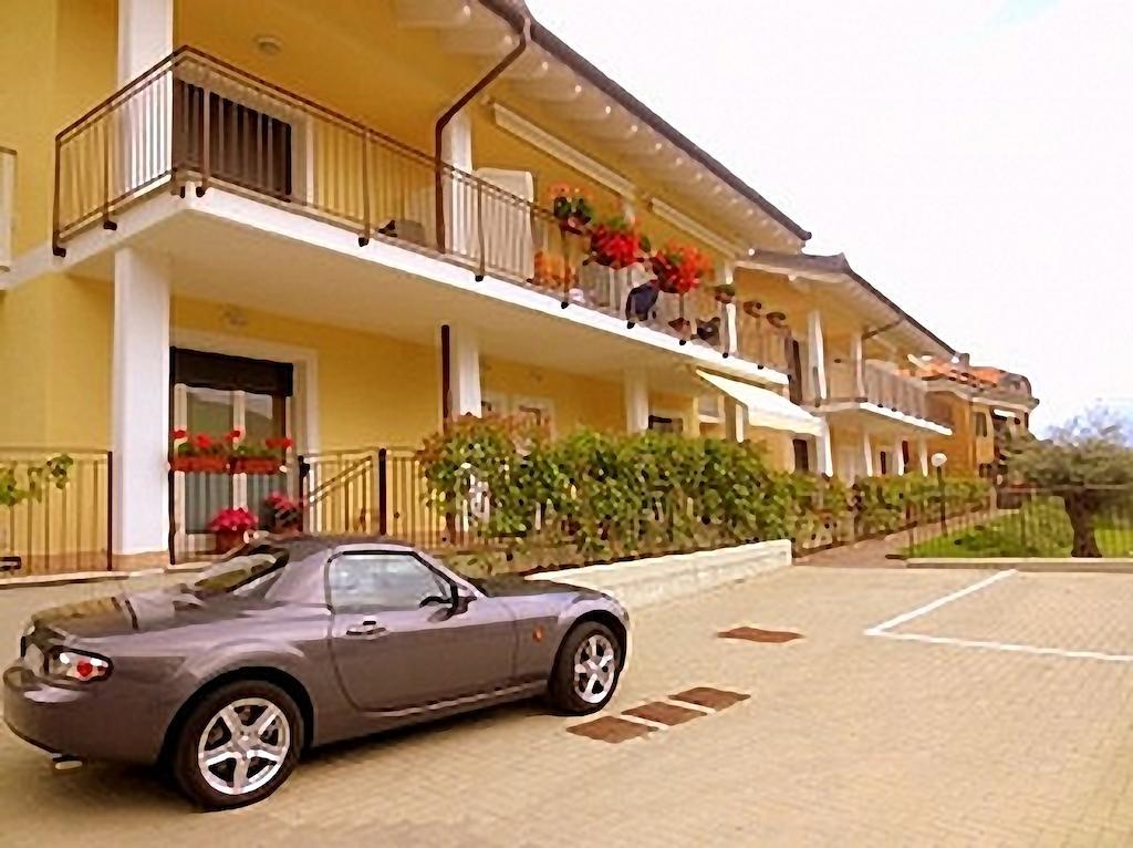 4 Village Centre Lenno Homes With Pool-By Italian Apartments Terraze, Spese, Sopra Spese, Spese II Rum bild