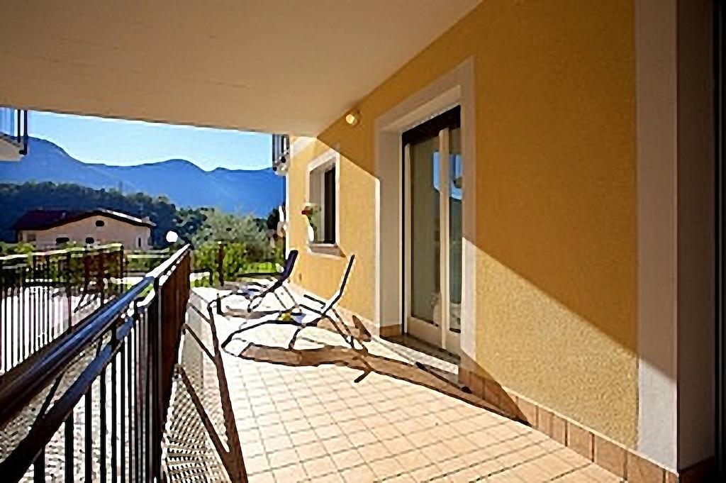 4 Village Centre Lenno Homes With Pool-By Italian Apartments Exteriör bild