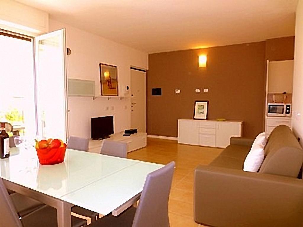 4 Village Centre Lenno Homes With Pool-By Italian Apartments Rum bild