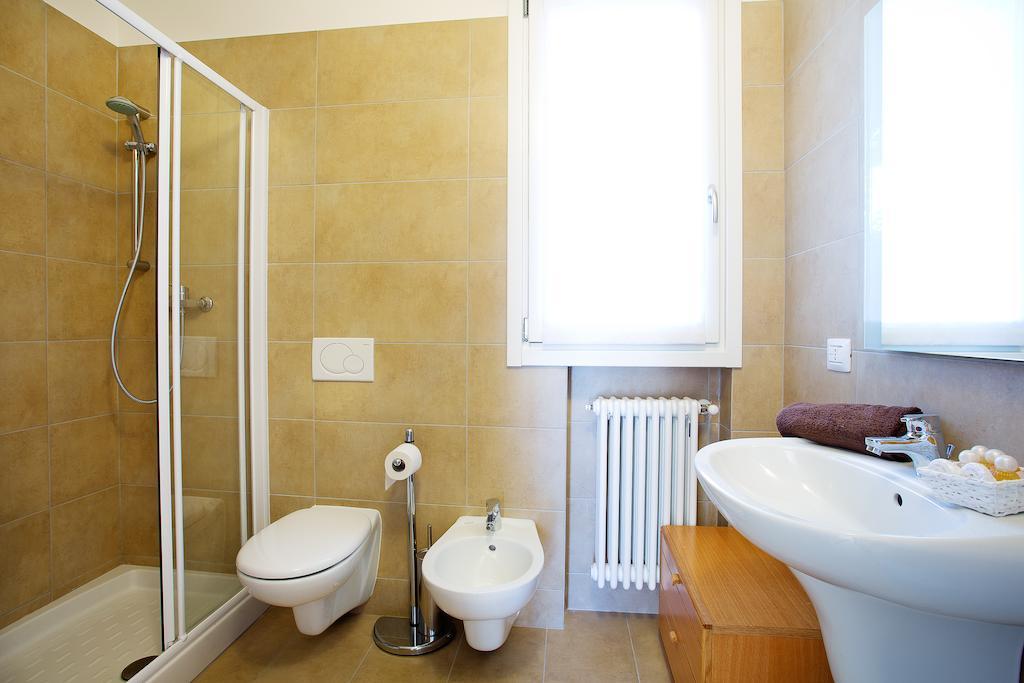 4 Village Centre Lenno Homes With Pool-By Italian Apartments Terraze, Spese, Sopra Spese, Spese II Rum bild