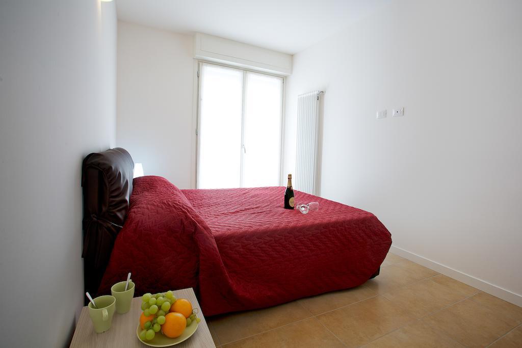 4 Village Centre Lenno Homes With Pool-By Italian Apartments Terraze, Spese, Sopra Spese, Spese II Rum bild